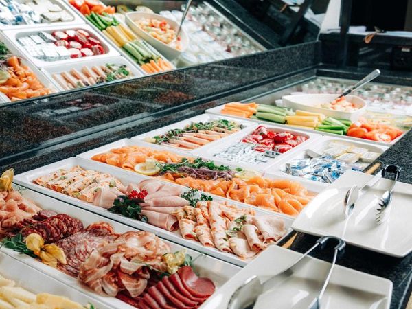 Hotel Krone Thun buffet.jpg